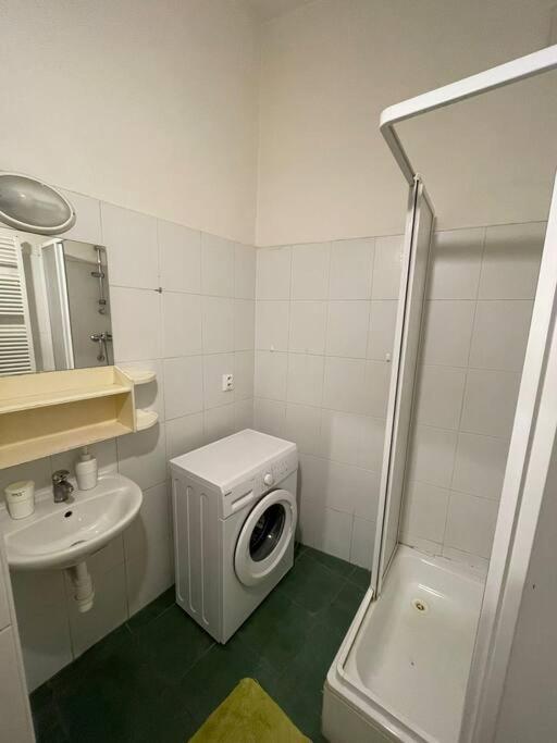 Apartamento Near Main Railway And Bus Station Brno Exterior foto