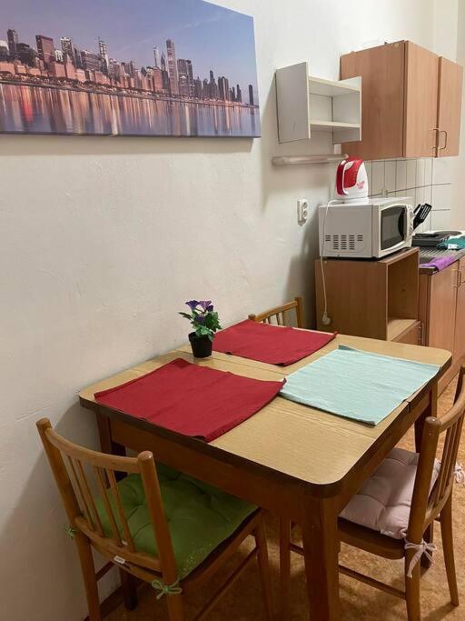 Apartamento Near Main Railway And Bus Station Brno Exterior foto