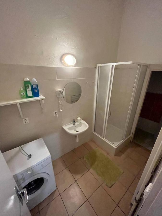 Apartamento Near Main Railway And Bus Station Brno Exterior foto