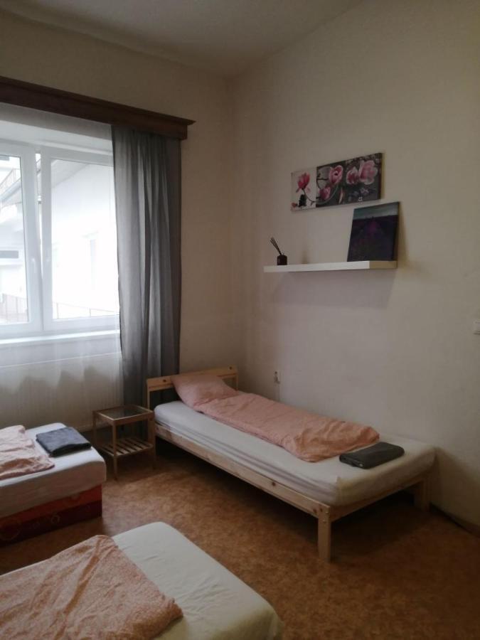 Apartamento Near Main Railway And Bus Station Brno Exterior foto